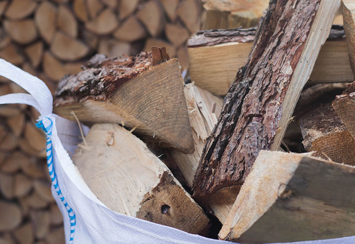 Lakeside Logs offer a wide range of products at affordable prices. All our timber is locally sourced from Nottinghamshire and cut to size on site in Southwell.